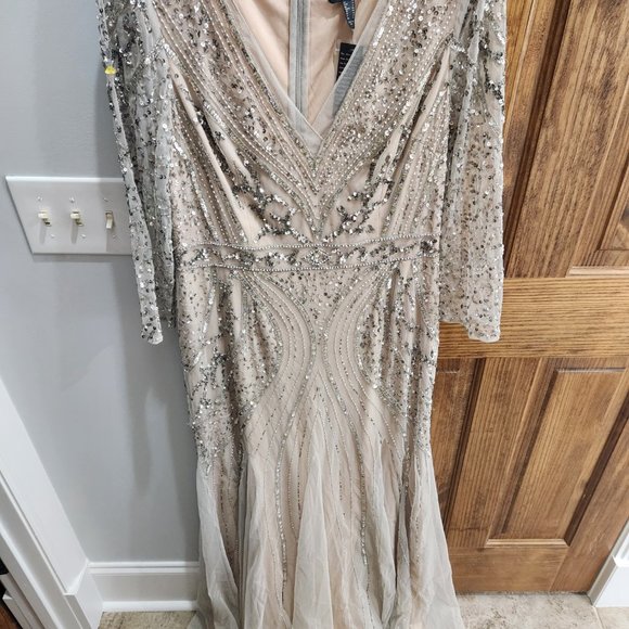 Adriana Papell beaded gown - Picture 3 of 9